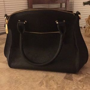 Black purse with tons of room and pockets